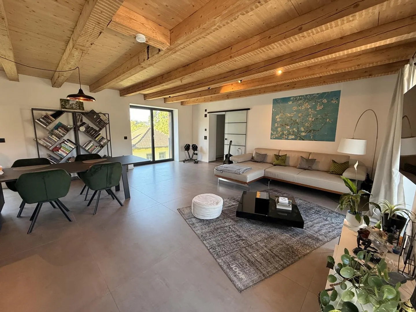 Casa unifamiliare di 2,5 stanze con appartamento di 2 stanze a Flurlin... - Foto 3 di 23