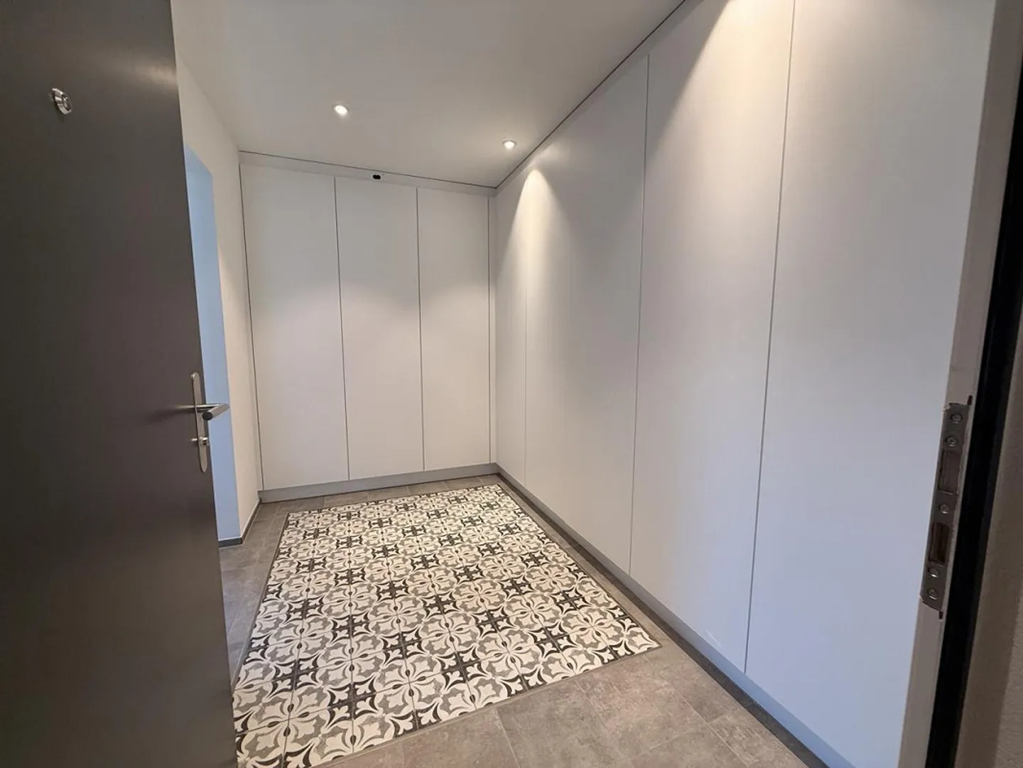 Casa unifamiliare di 2,5 stanze con appartamento di 2 stanze a Flurlin... - Foto 9 di 23