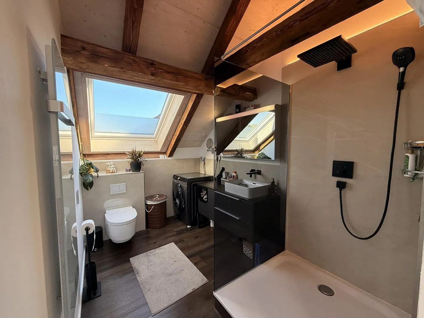 Casa unifamiliare di 2,5 stanze con appartamento di 2 stanze a Flurlin... - Foto 13 di 23