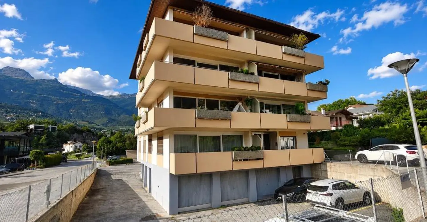 Helle 3,5-Zimmer-Wohnung mit Balkon und freiem Blick in Sierre - Foto 1 von 7