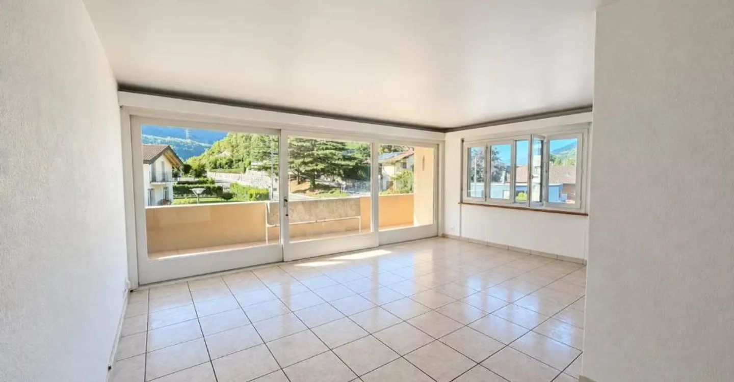 Helle 3,5-Zimmer-Wohnung mit Balkon und freiem Blick in Sierre - Foto 2 von 7