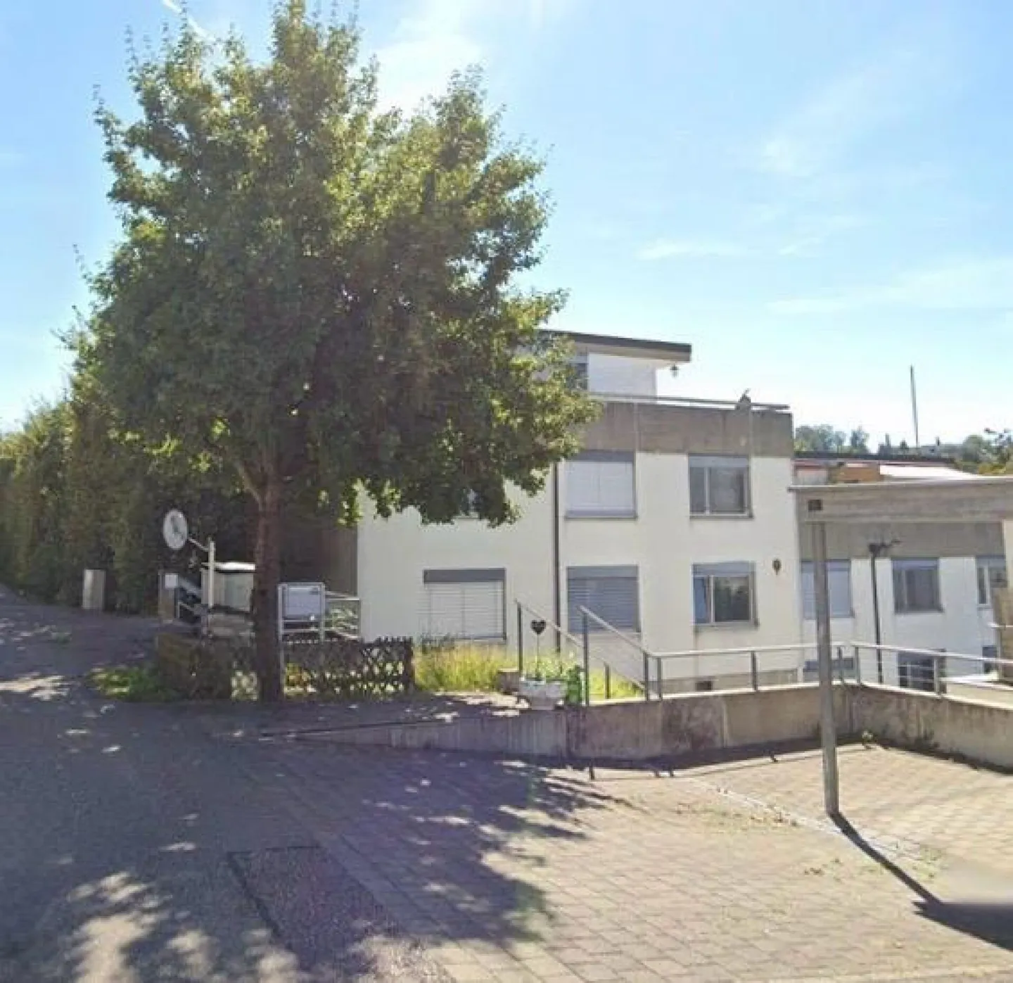 3.5-Zimmer-Wohnung in Therwil an ruhiger Lage mit Garagenbox und eigenem Waschraum - Foto 1 von 10