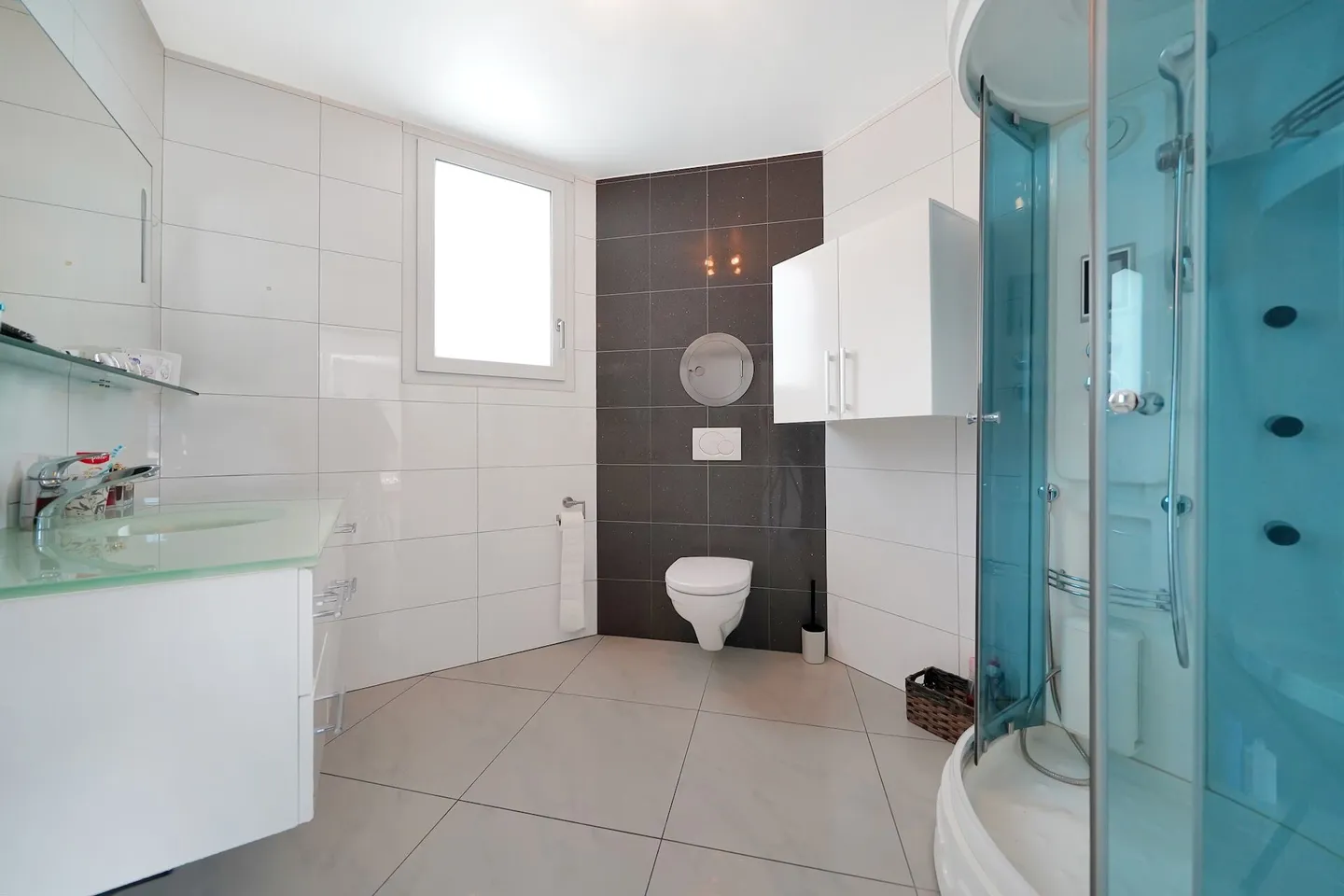 Casa unifamiliare semi-indipendente quasi nuova in posizione centrale con giardino - Foto 12 di 13