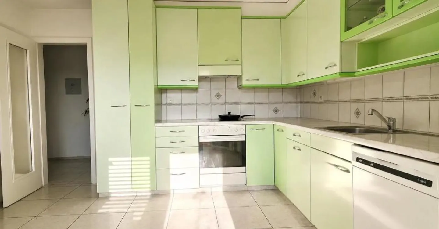 Helle 3,5-Zimmer-Wohnung mit Balkon und freiem Blick in Sierre - Foto 4 von 7