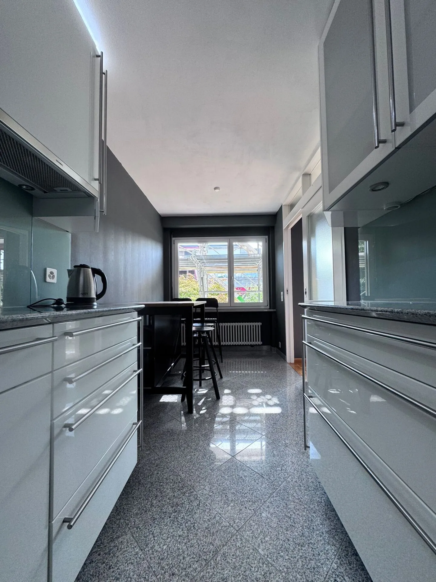 3.5-Zimmer-Wohnung in Therwil an ruhiger Lage mit Garagenbox und eigenem Waschraum - Foto 5 von 10