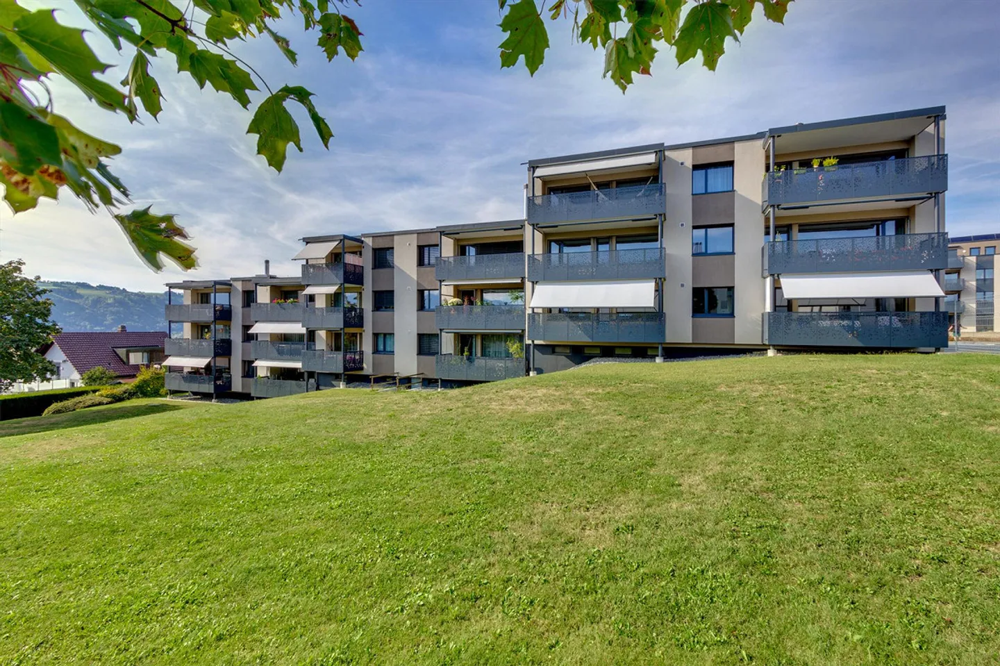 Le Alpi bernesi davanti alla finestra e la valle dell'Aare ai tuoi piedi - Foto 1 di 10