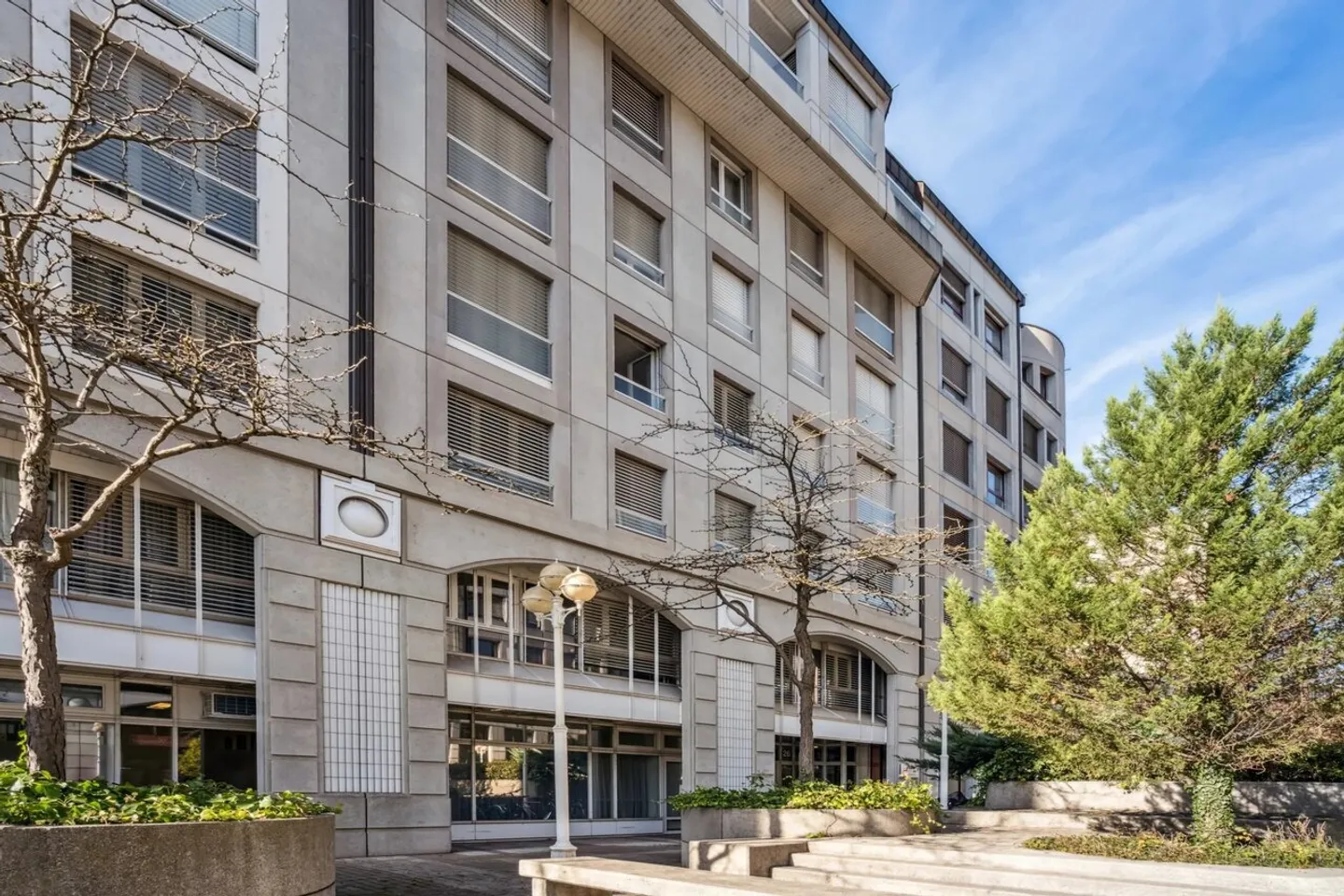 Bureaux rénovés en attique - Photo 1 sur 13