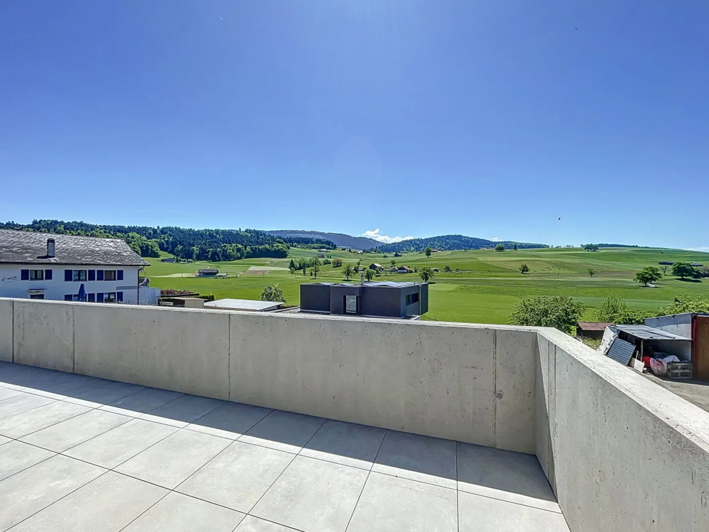 Nouvelle villa avec unité indépendante et vue dégagée sur les Préalpes - Senèdes - Photo 4 sur 13