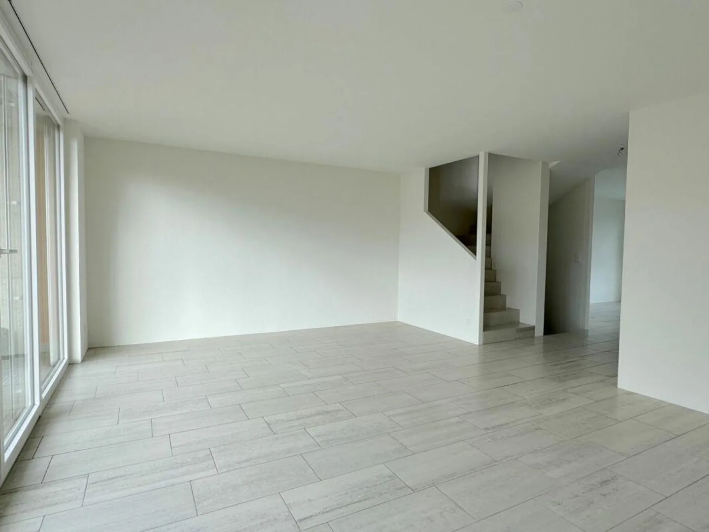 Modern Single-Family House in Sunny Location - Photo 6 of 14