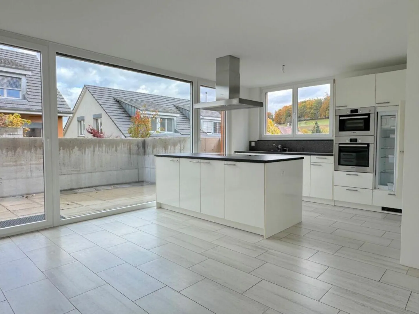 Modern Single-Family House in Sunny Location - Photo 4 of 14