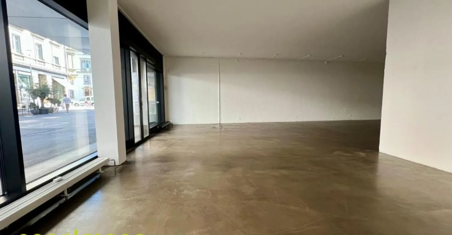 Shop space in the city center / Commercial space in the city center - Photo 2 of 9