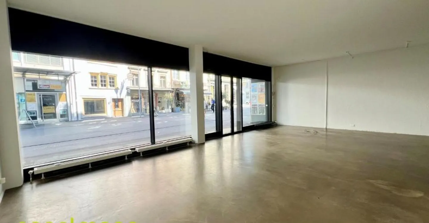 Shop space in the city center / Commercial space in the city center - Photo 1 of 9