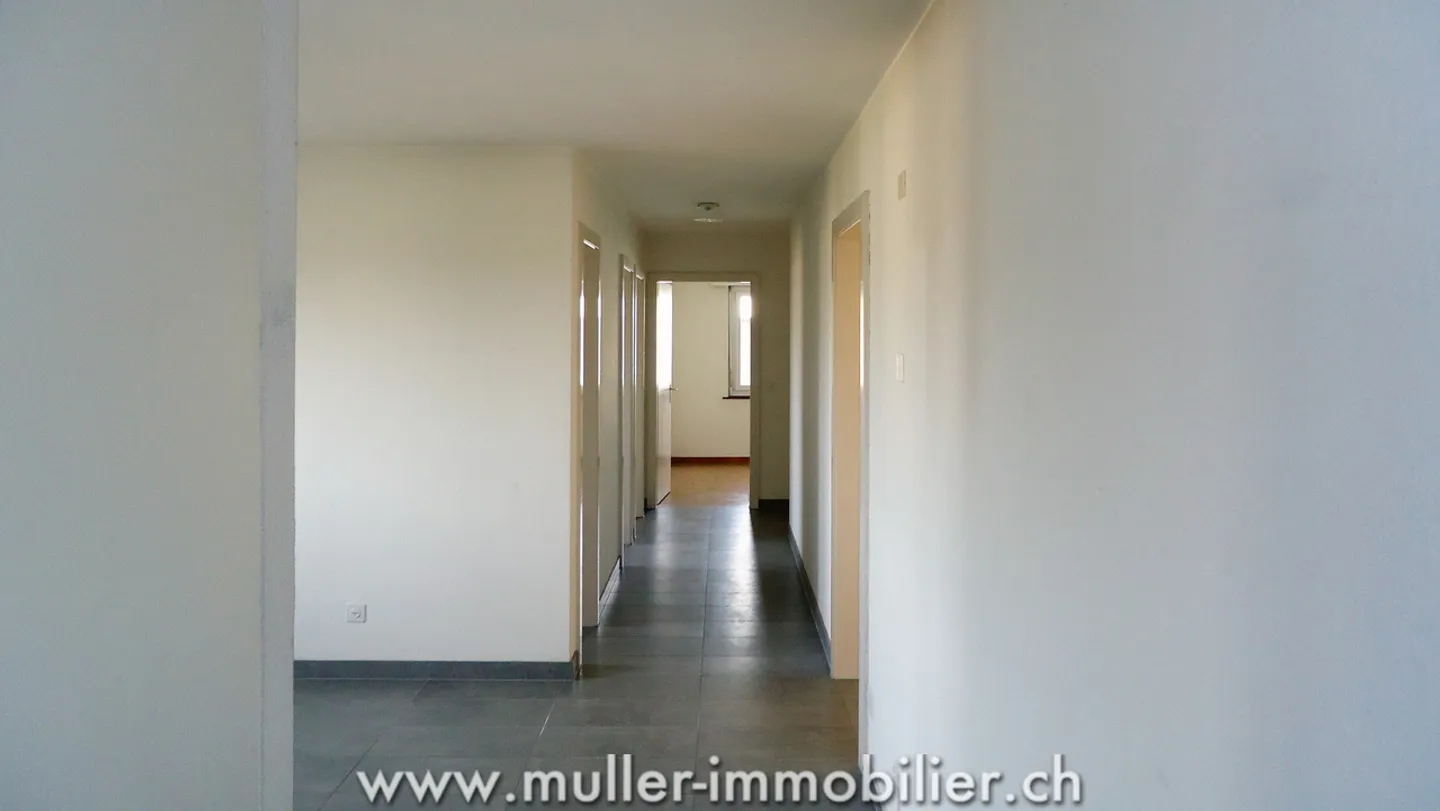 Charming 4.5 Room Apartment - Photo 2 of 15