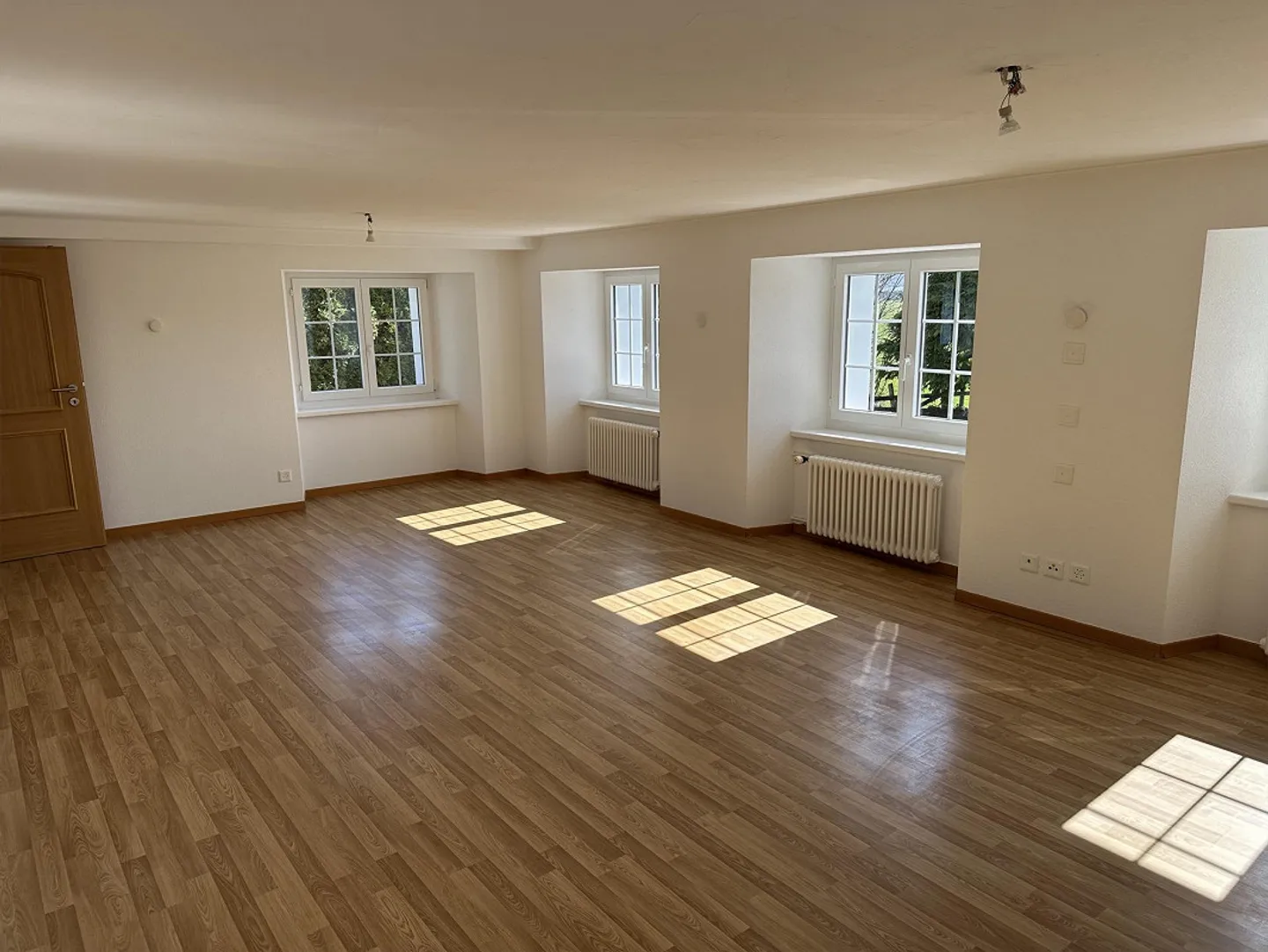 Moderne Wohnung mit offener Küche - Foto 4 von 6