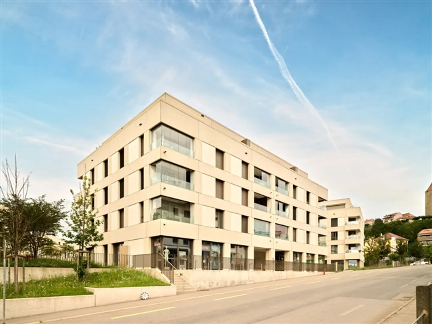 For sale a very large commercial space 2 steps from Romont train station - Photo 1 of 6