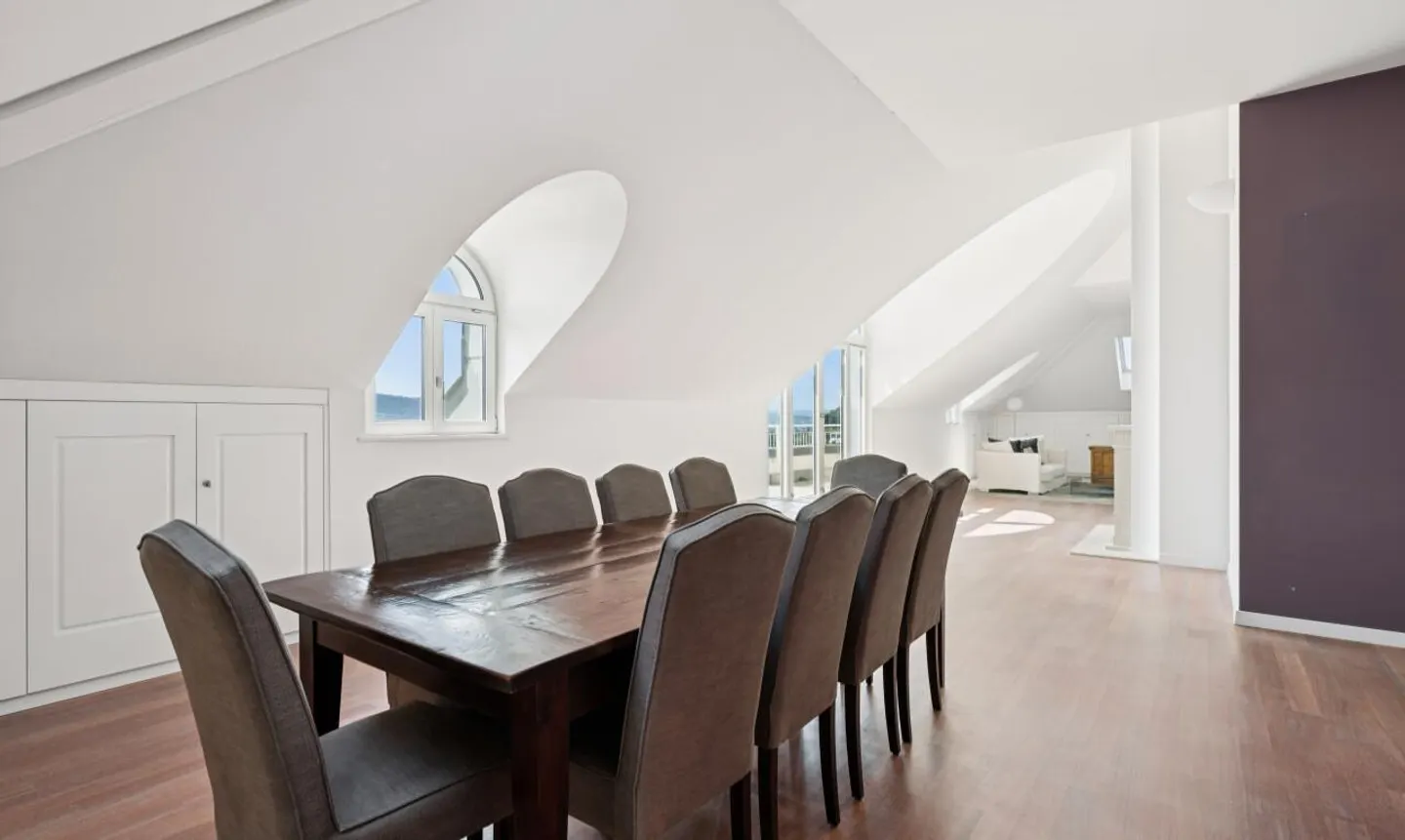 Appartement en attique avec vue spectaculaire sur le lac et vue dégagée dans un emplacement attrayant - Photo 10 sur 11