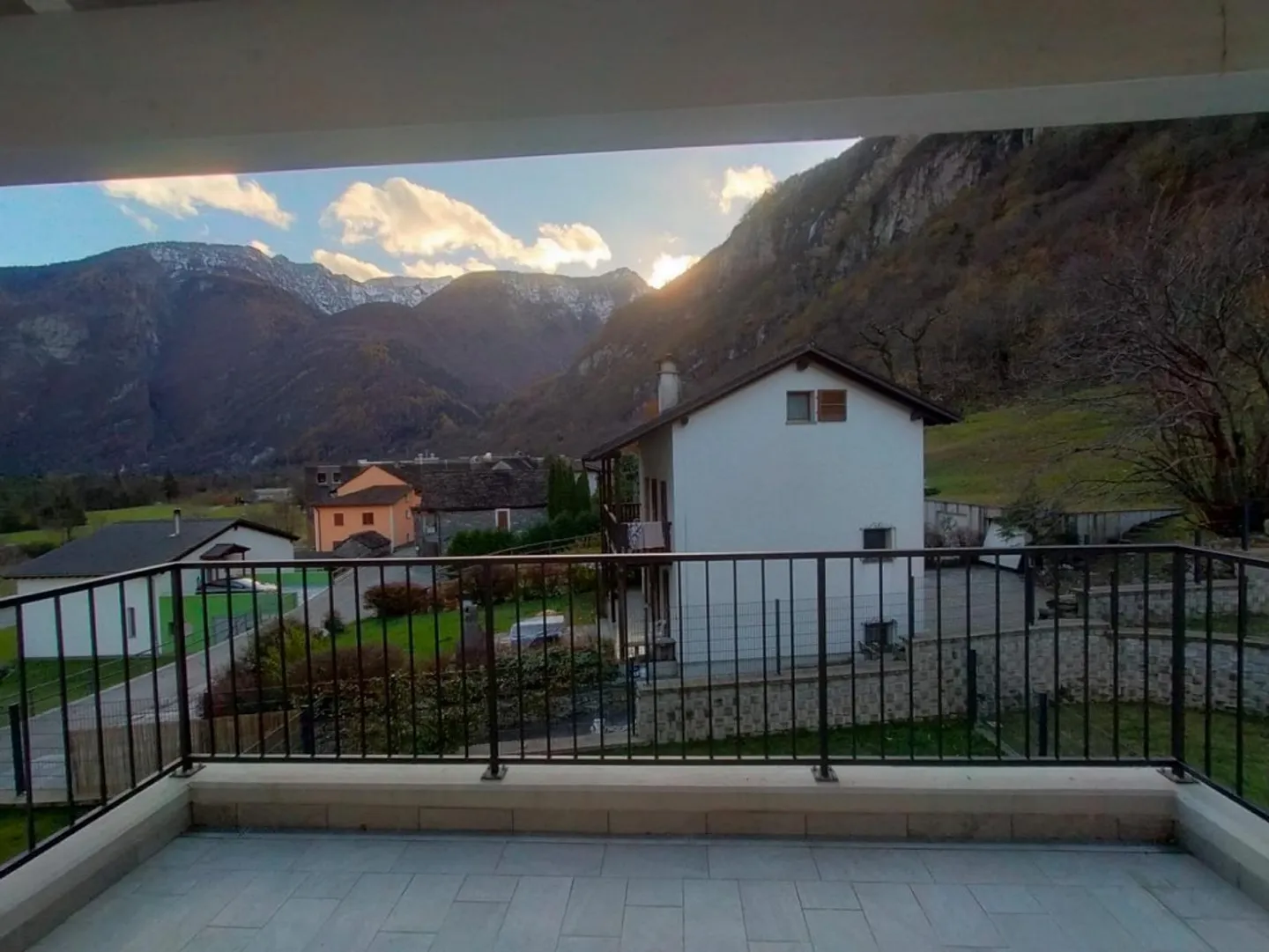 Appartamento 2 1/2 in posizione tranquilla e soleggiata con bella vista - Foto 6 di 12