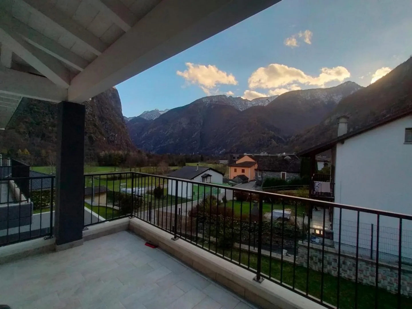 Appartamento 2 1/2 in posizione tranquilla e soleggiata con bella vista - Foto 7 di 12
