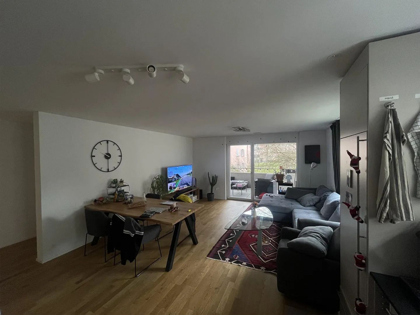 Modern, small, bright, unfurnished room in a 4.5-room apartment - Photo 3 of 7