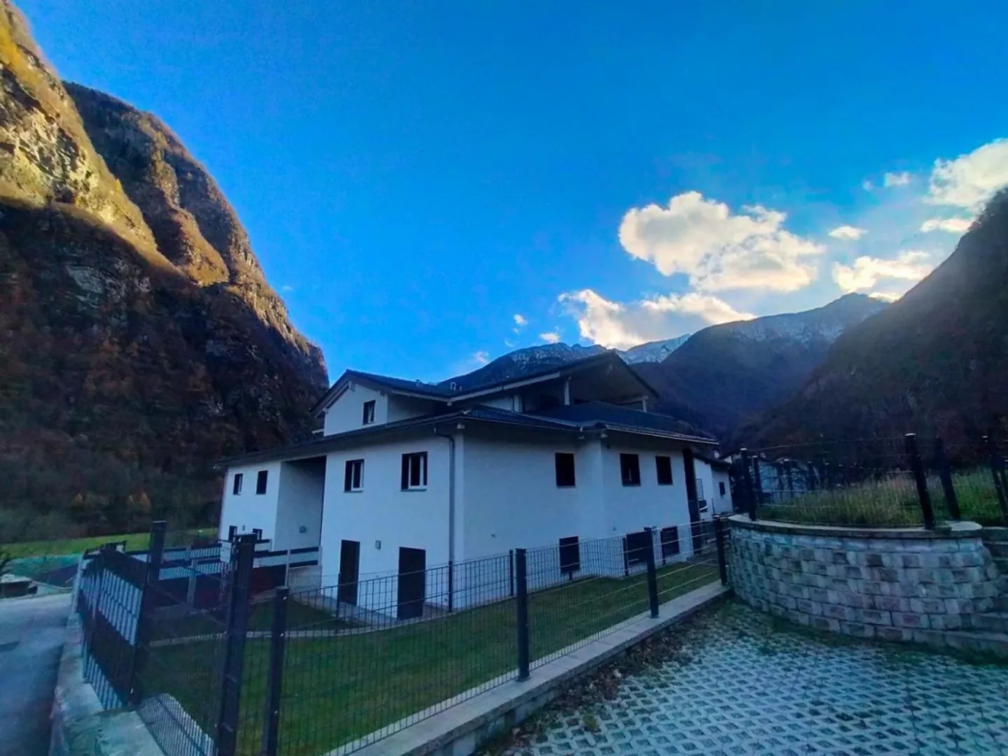 Appartamento 2 1/2 in posizione tranquilla e soleggiata con bella vista - Foto 9 di 12