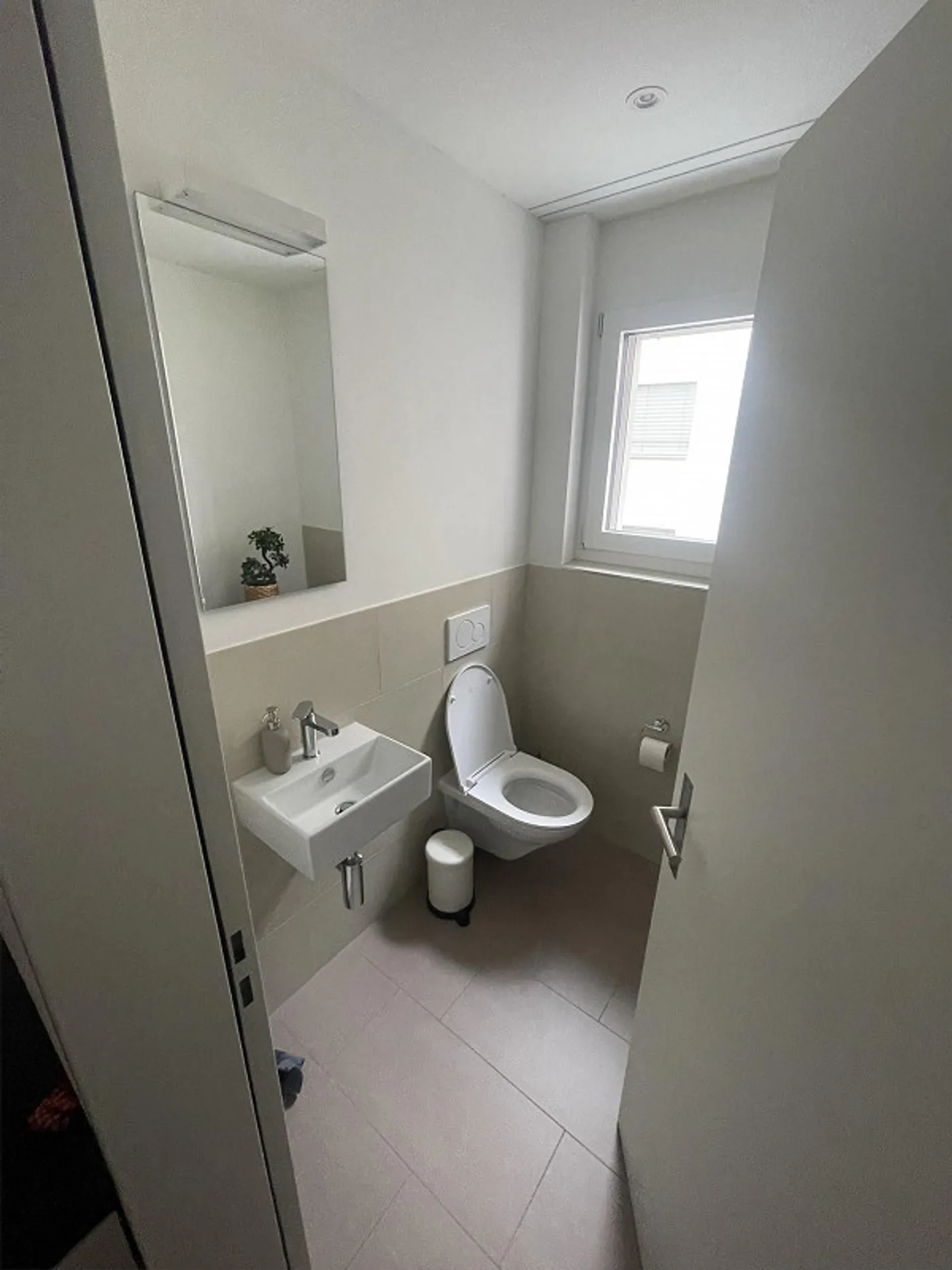 Modern, small, bright, unfurnished room in a 4.5-room apartment - Photo 6 of 7