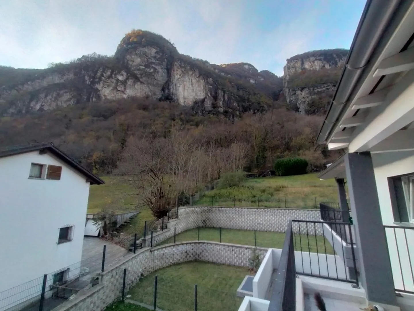 Appartamento 2 1/2 in posizione tranquilla e soleggiata con bella vista - Foto 10 di 12