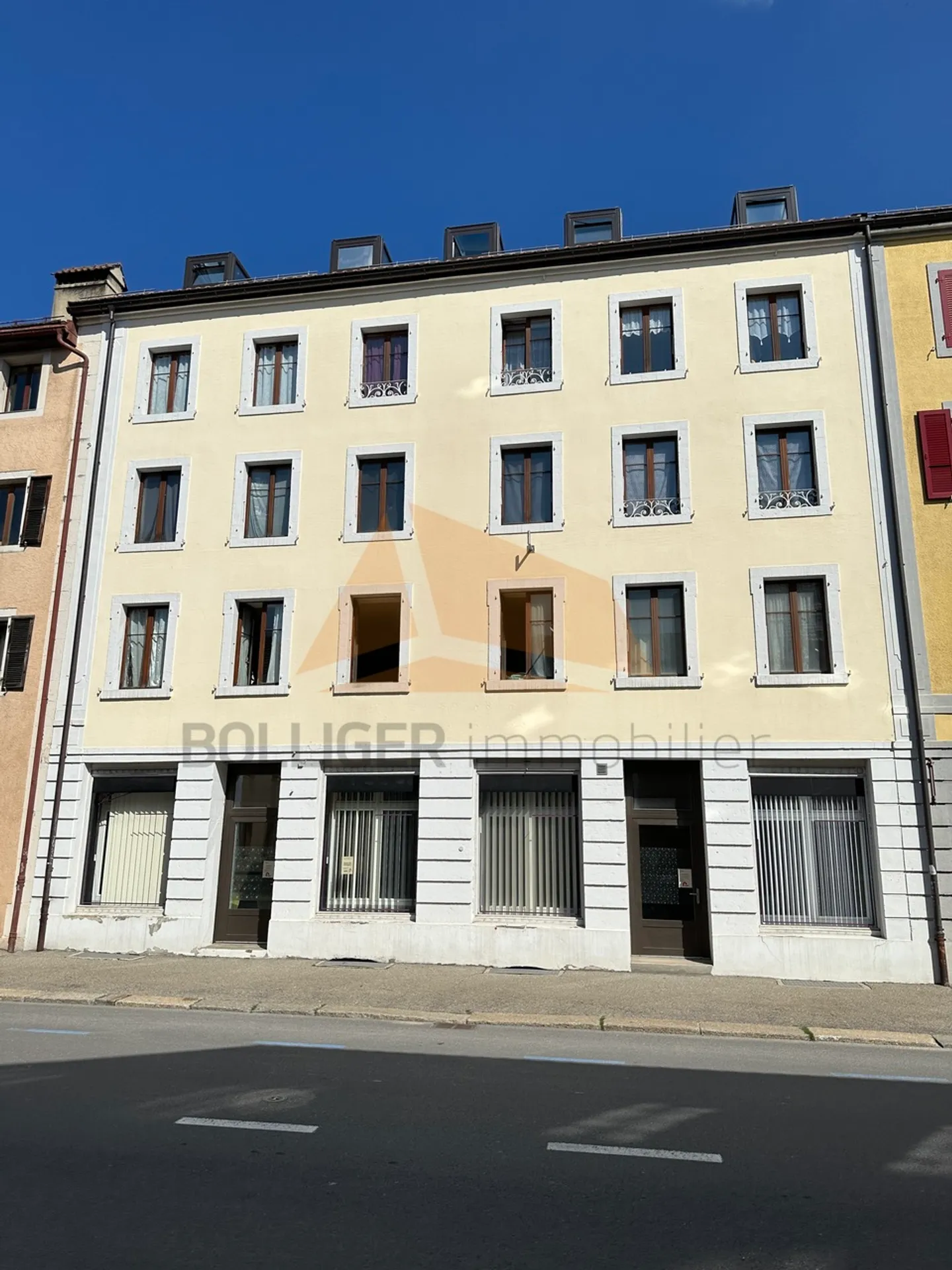 Mixed-use building for sale - Photo 3 of 15