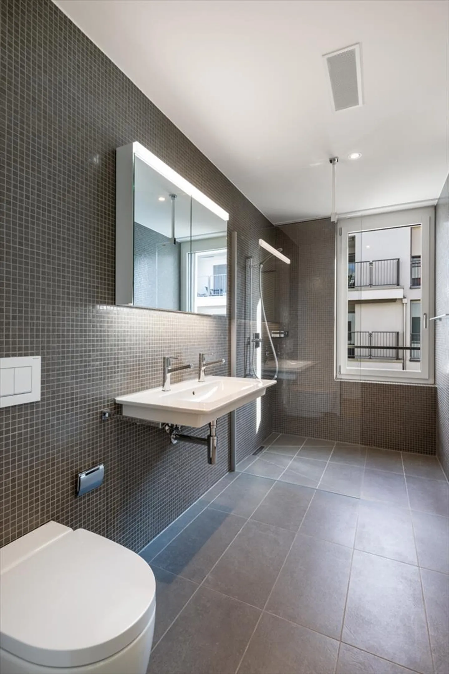 Spacious New Apartment in a Central Location in Bülach - Photo 4 of 6