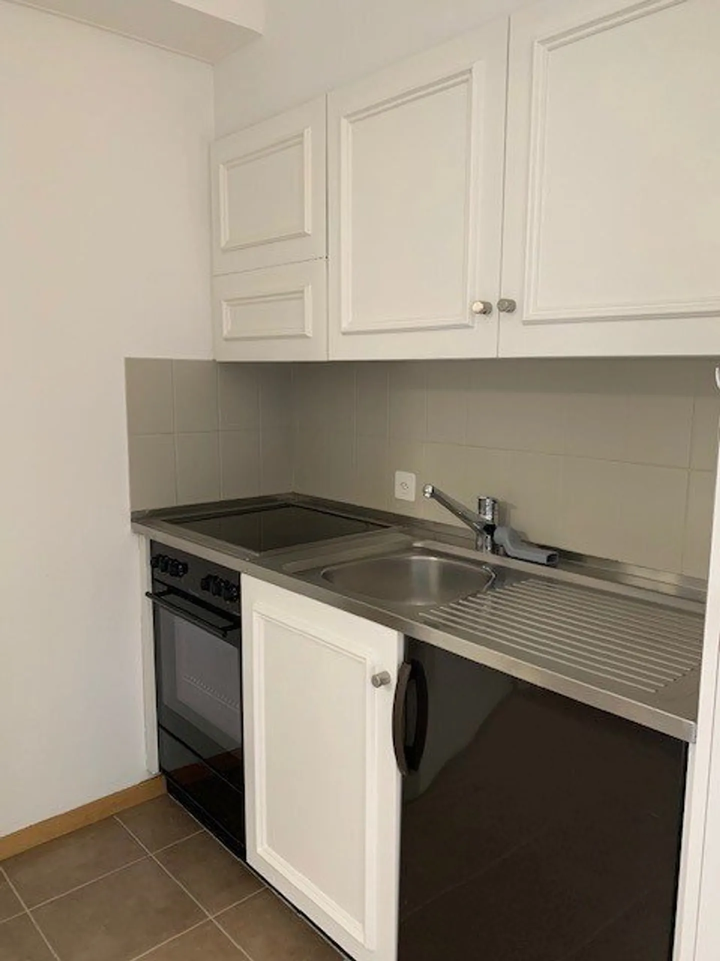 Studio on the 5th floor - Photo 2 of 4