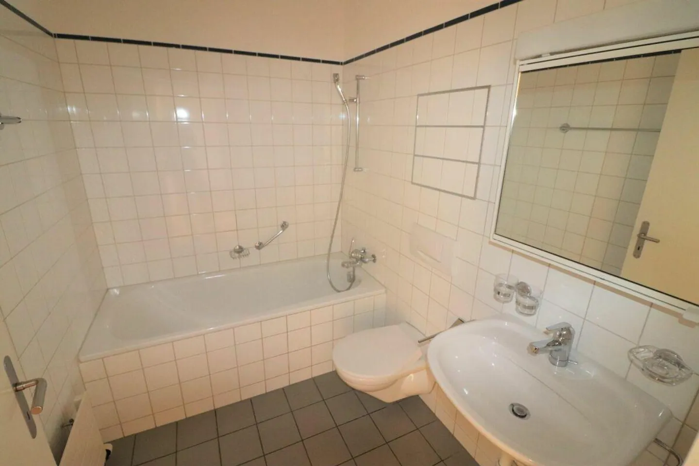 Appartement lumineux de 3 pièces au bord du Rhin - Photo 4 sur 5