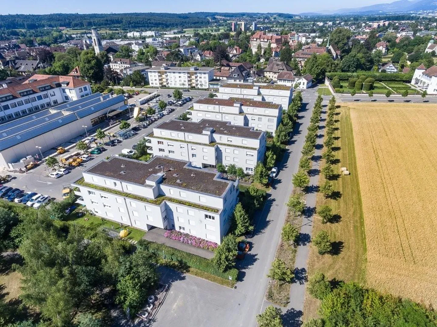 Looking for a parking space? You will find it with us. - Photo 2 of 2