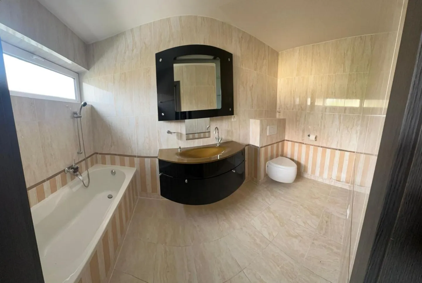 Geräumige Wohnung mit Garten - Foto 6 von 12