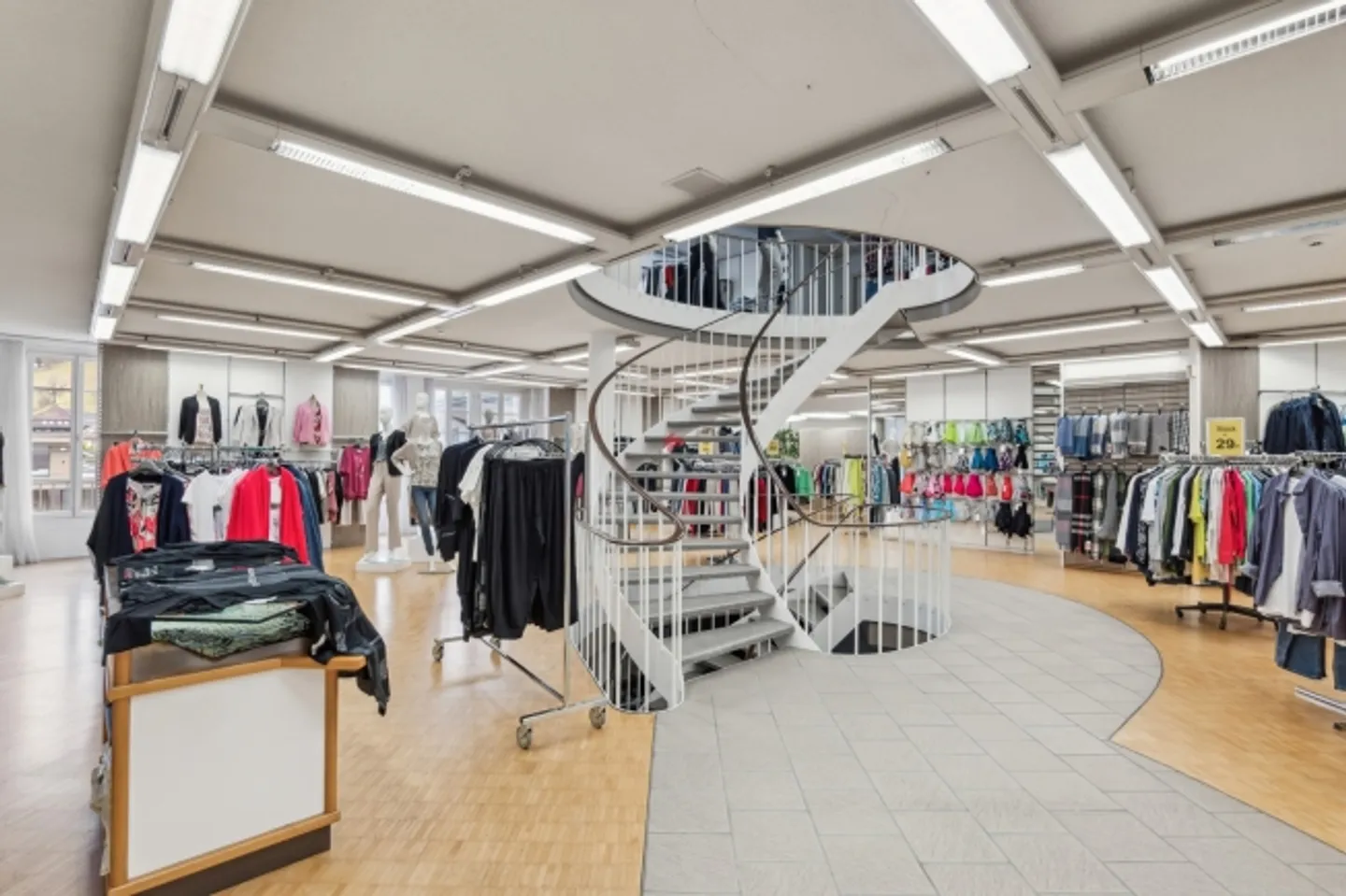 Propriété résidentielle et commerciale dans le centre-ville - Photo 2 sur 13