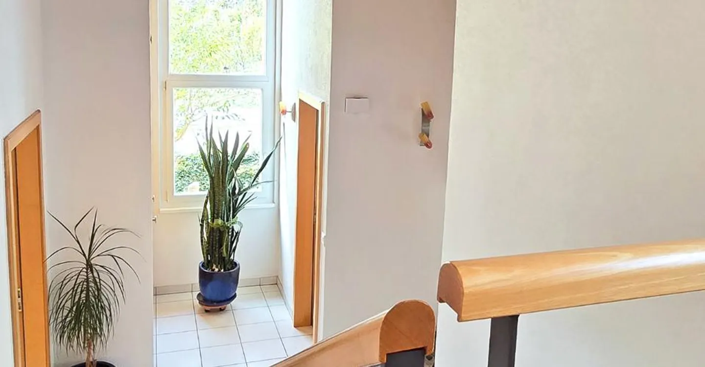Grande villa familiare sulla collina di Fully - Foto 2 di 9