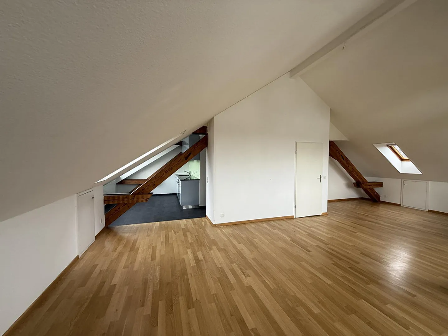 Ampio appartamento mansardato in affitto a Dornach - Foto 2 di 10