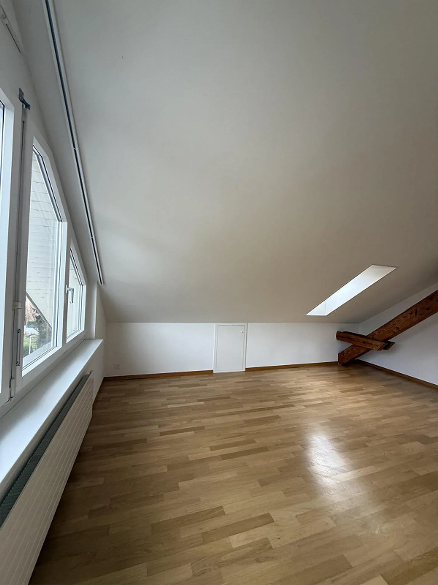 Ampio appartamento mansardato in affitto a Dornach - Foto 4 di 10