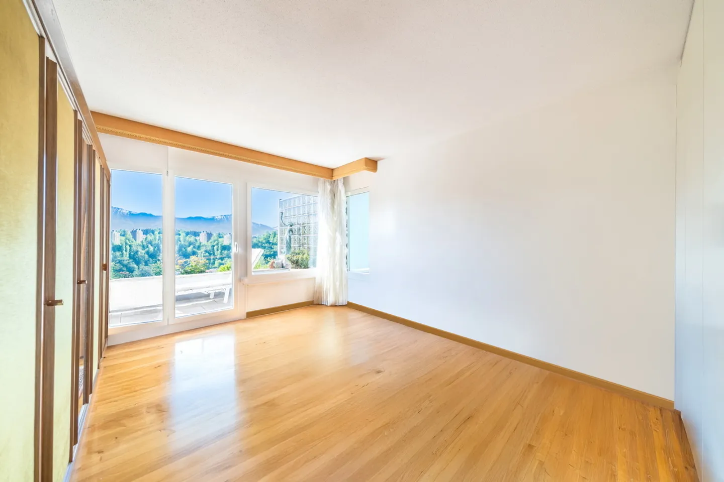 Penthouse apartment in a quiet urban location with panorama - Photo 2 of 4