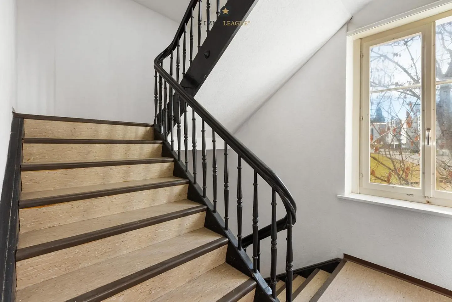 Maison multifamiliale avec un potentiel de développement attrayant - Photo 7 sur 9