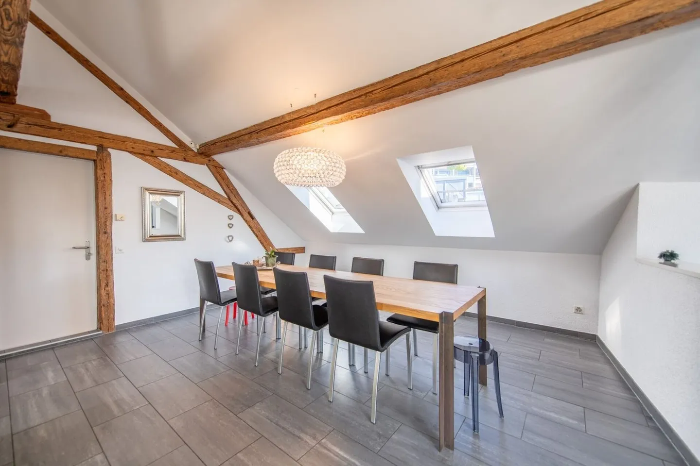 Fascino dell'edificio storico e terrazza di 47 m²: appartamento duplex esclusivo sopra i tetti di Solothurn - Foto 2 di 13