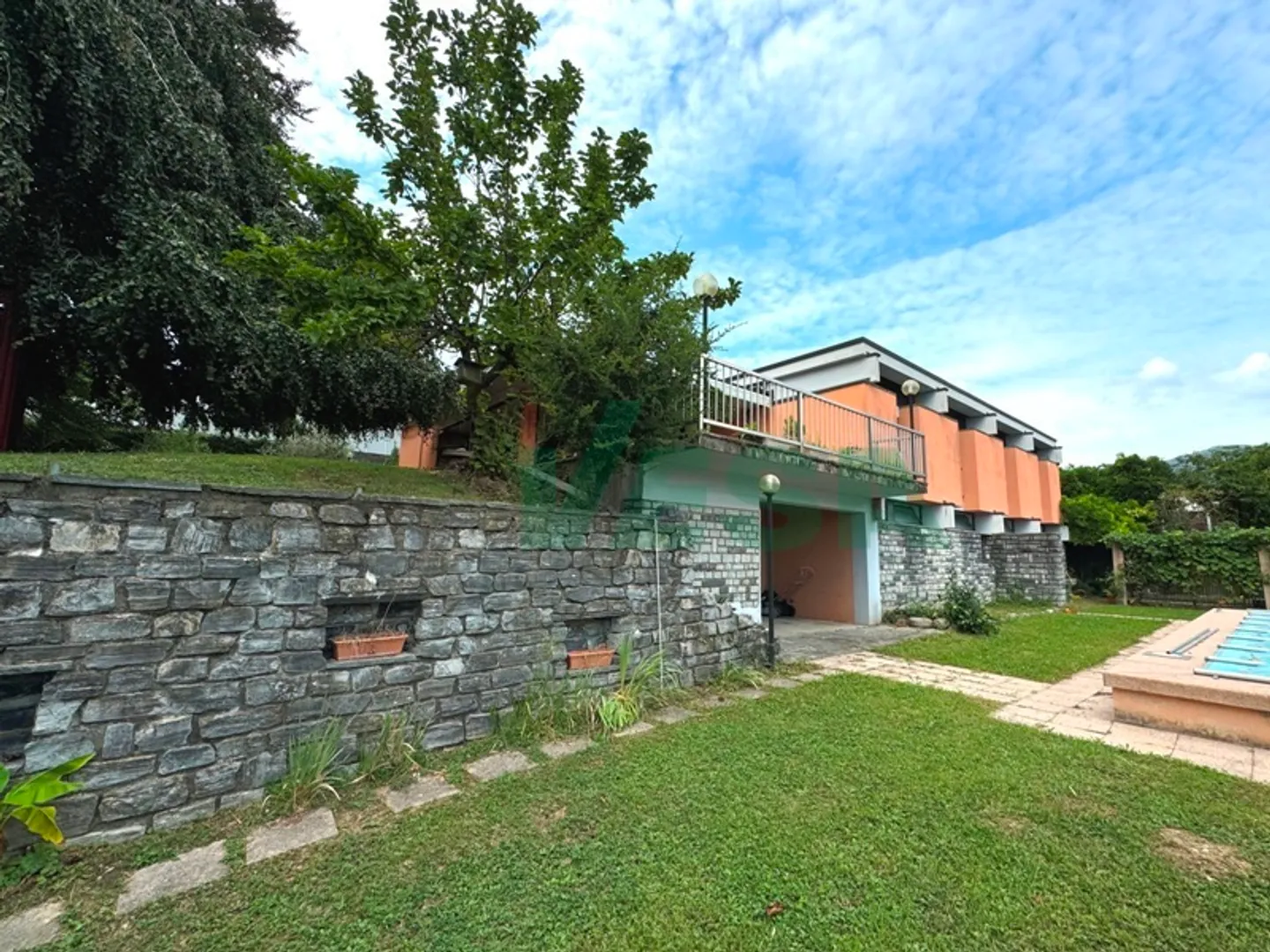 Spaziosa villa con piscina e splendida vista panoramica sui vigneti - Foto 2 di 11