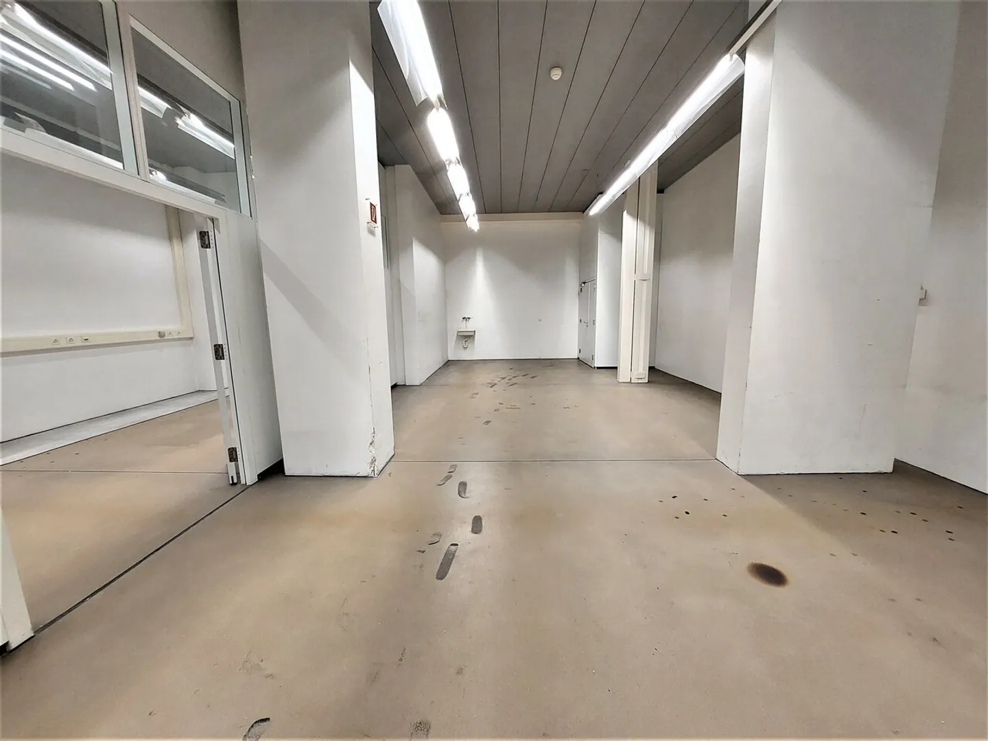 Deposito 379 m2 - ideale per veicoli commerciali/camion - Foto 4 di 6