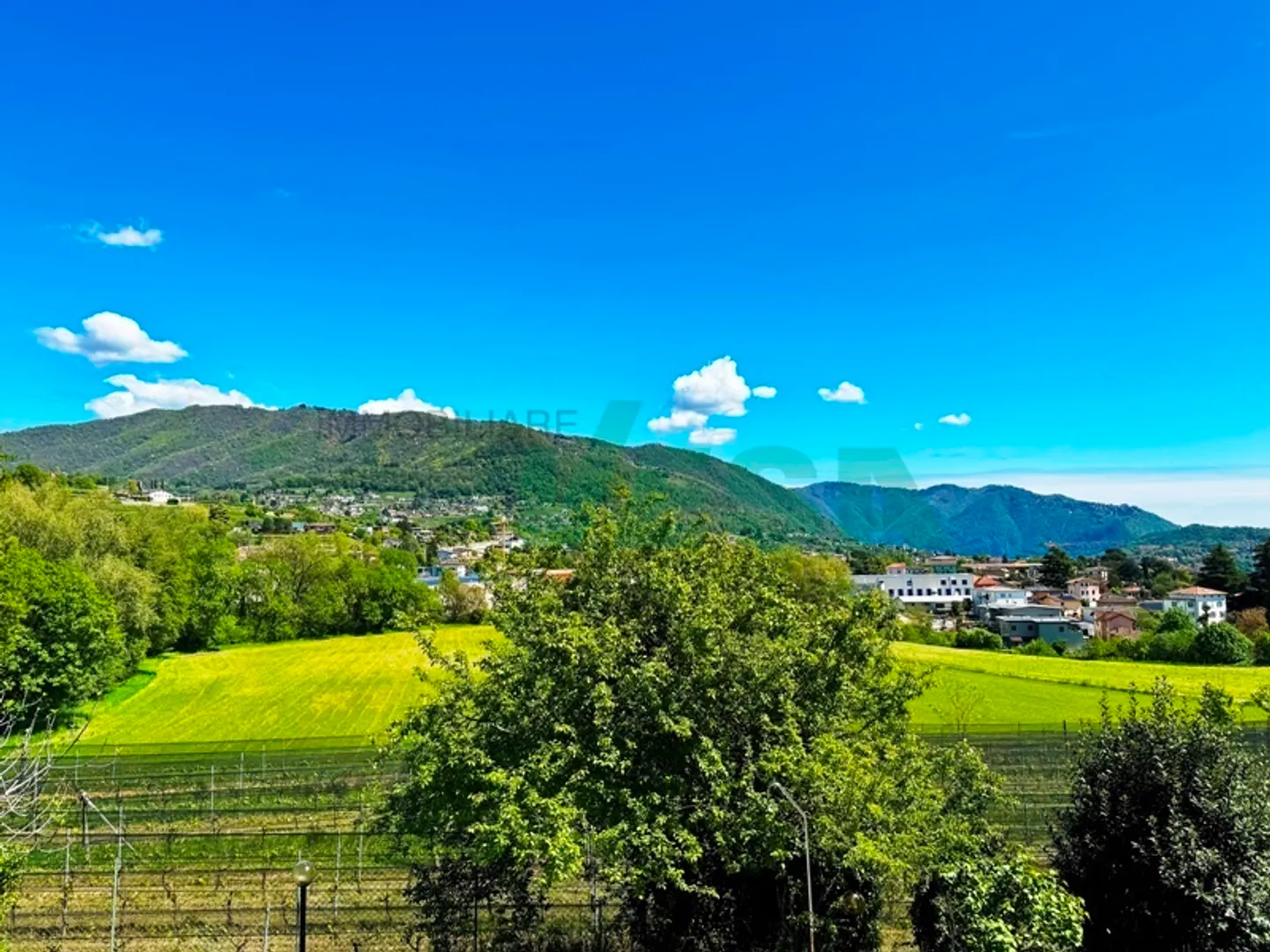 Spaziosa villa con piscina e splendida vista panoramica sui vigneti - Foto 1 di 11