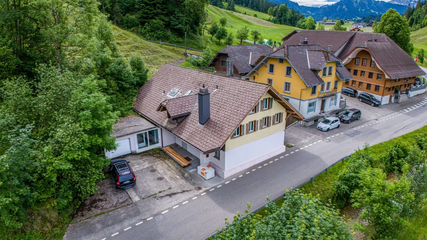 Spaziosa casa di 6,5 stanze con molto spazio nella natura - Foto 2 di 18