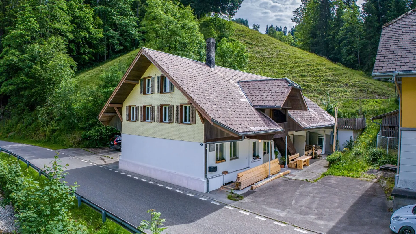 Spaziosa casa di 6,5 stanze con molto spazio nella natura - Foto 3 di 18