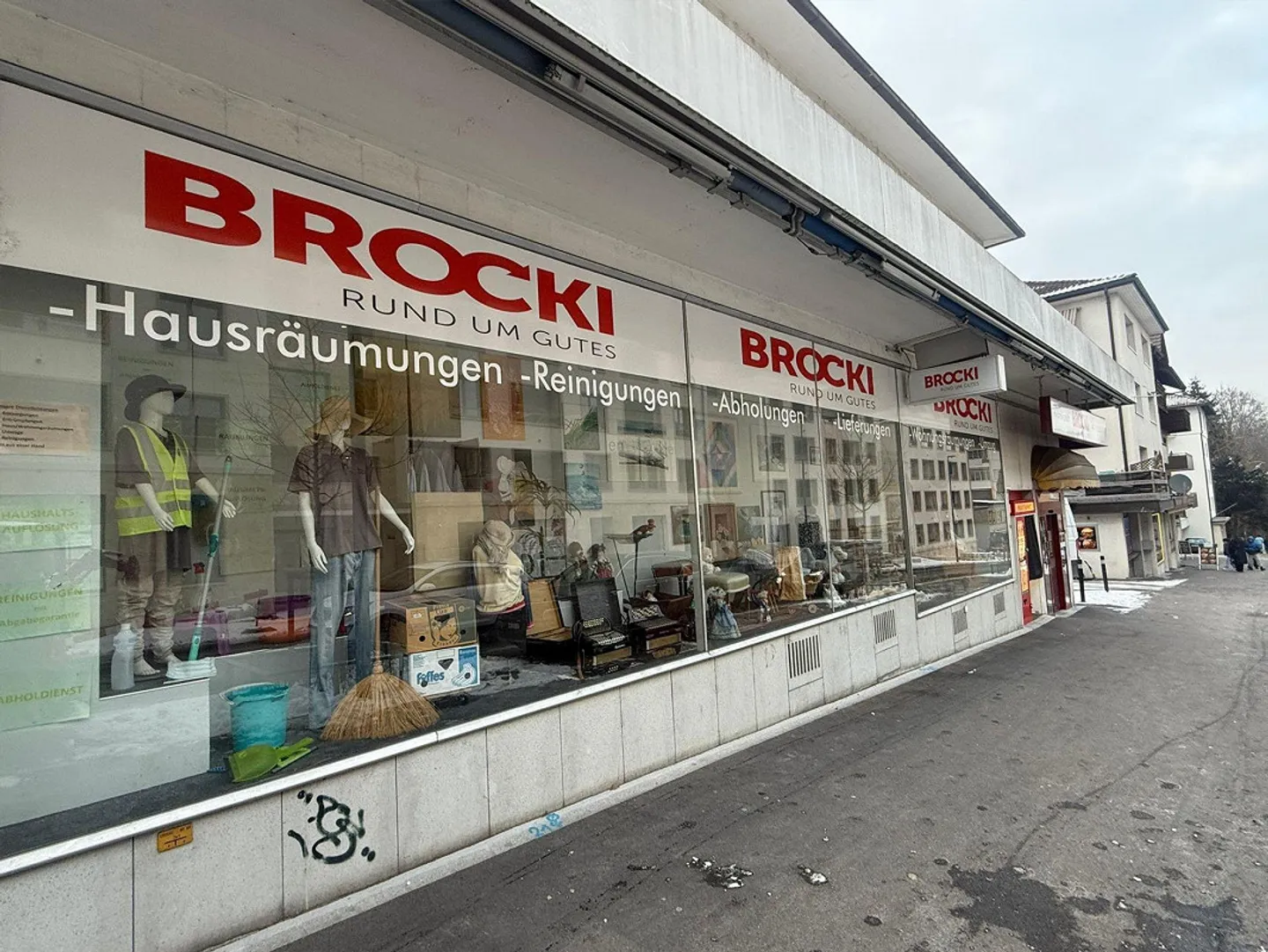 Espace commercial temporaire anciennement Brocki Suisse orientale - Photo 2 sur 4