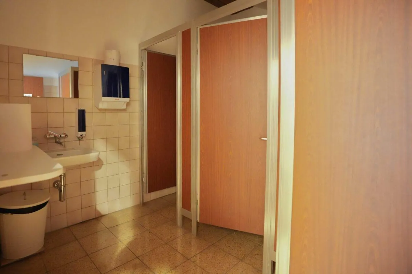 Spazio commerciale attraente con buon accesso - Foto 1 di 2