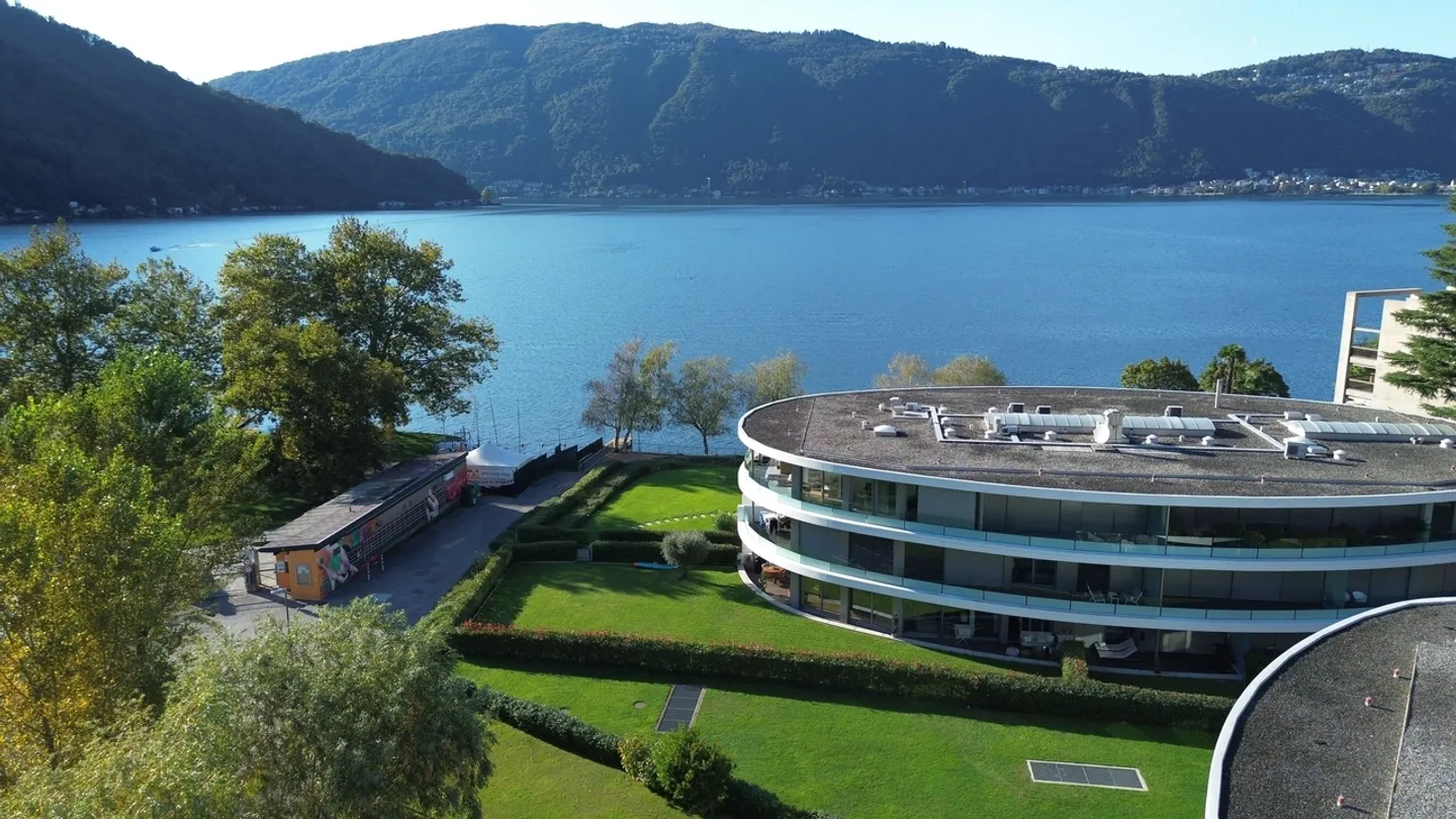 Appartement 4.5 dans un bel emplacement au bord du lac, rez-de-chaussée avec grand jardin - Photo 1 sur 13