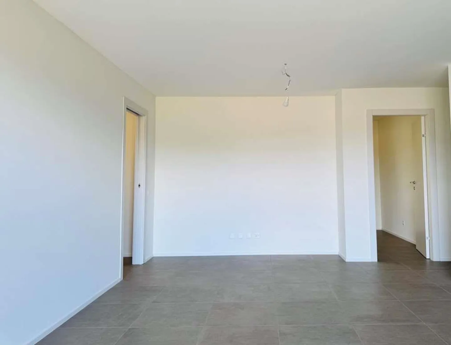 Nous louons un nouvel appartement de 4,5 pièces à Cagiallo - Photo 4 sur 11