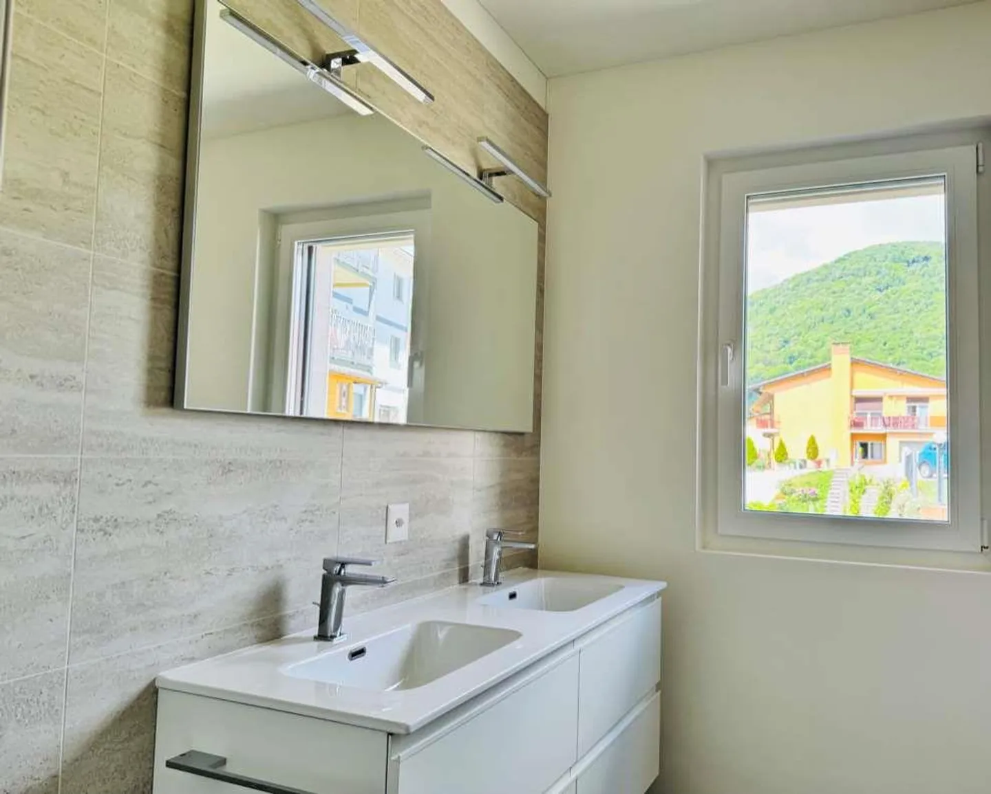 Nous louons un nouvel appartement de 4,5 pièces à Cagiallo - Photo 6 sur 11
