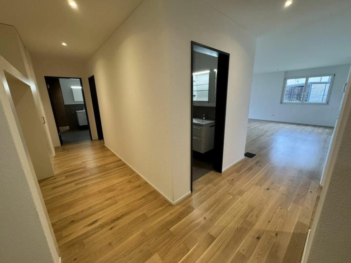 *moderne 4 1/2-Zimmerwohnung im 2. Stock* - Foto 12 von 14